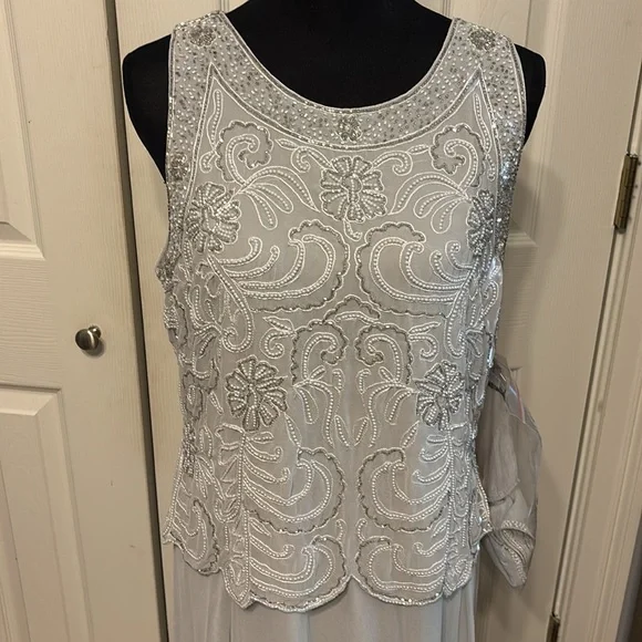 Chic Sleeveless Gray Maxi Dress - Picture 3 of 14